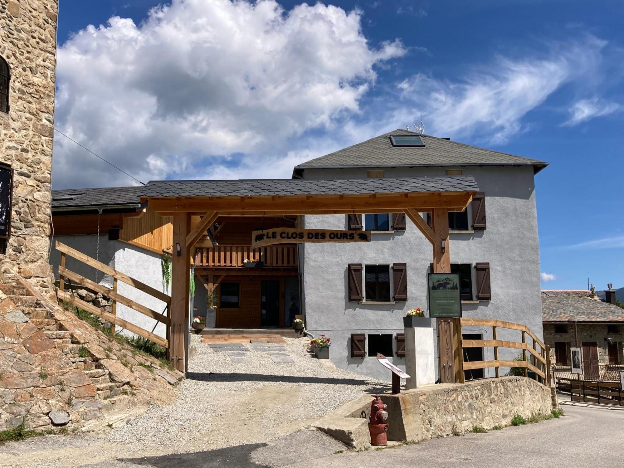 Grange Nere Le Clos Des Ours Matemale Exteriör bild